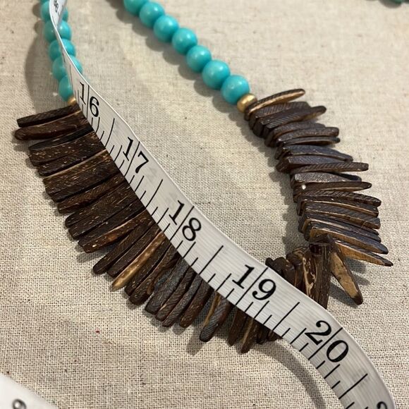 New Southern Touch Krew Necklace - Picture 4 of 4